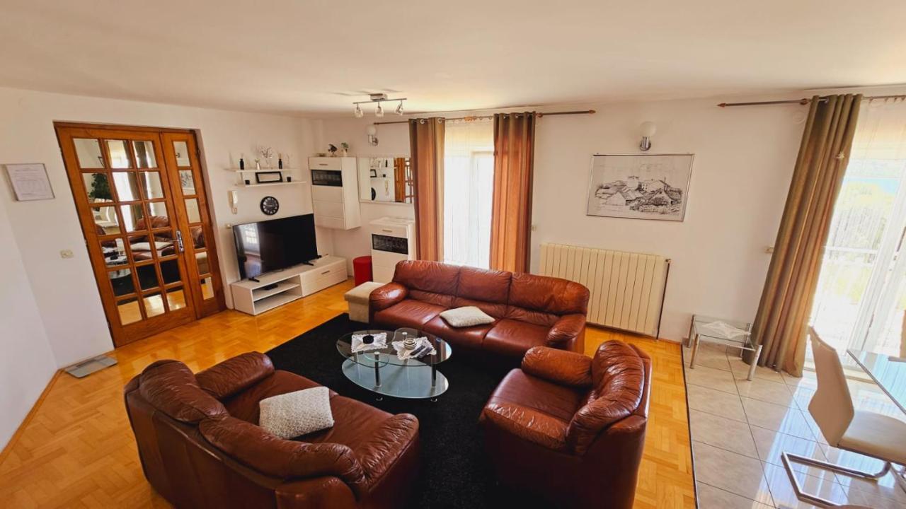Apartment House Berry พรีมอชเตน ภายนอก รูปภาพ
